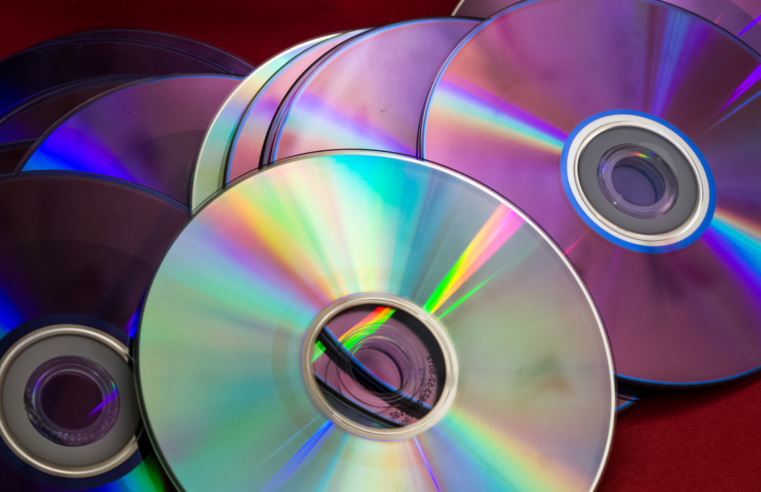 A volta dos CDs: Pesquisadores chineses desenvolvem disco óptico de 125 terabytes