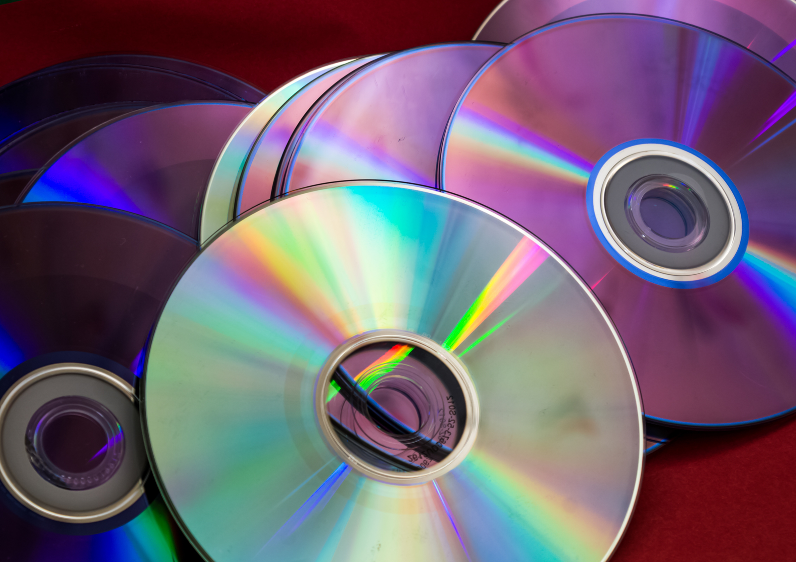 A volta dos CDs: Pesquisadores chineses desenvolvem disco óptico de 125 terabytes