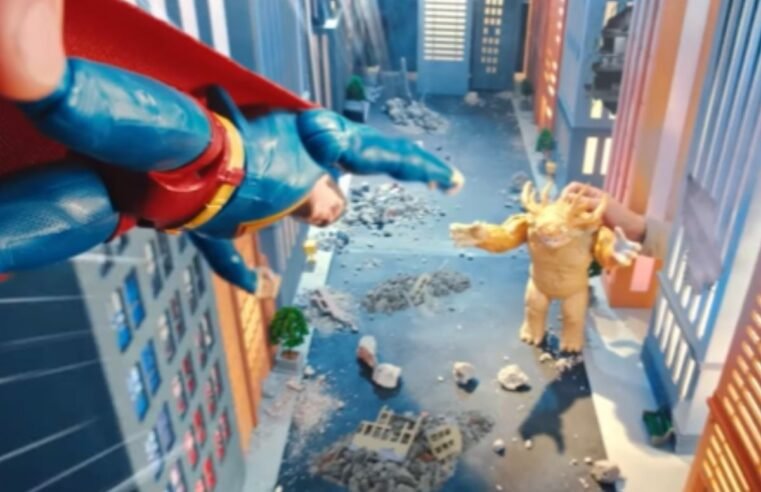 Fãs recriam trailer de Superman com bonecos e encantam James Gunn
