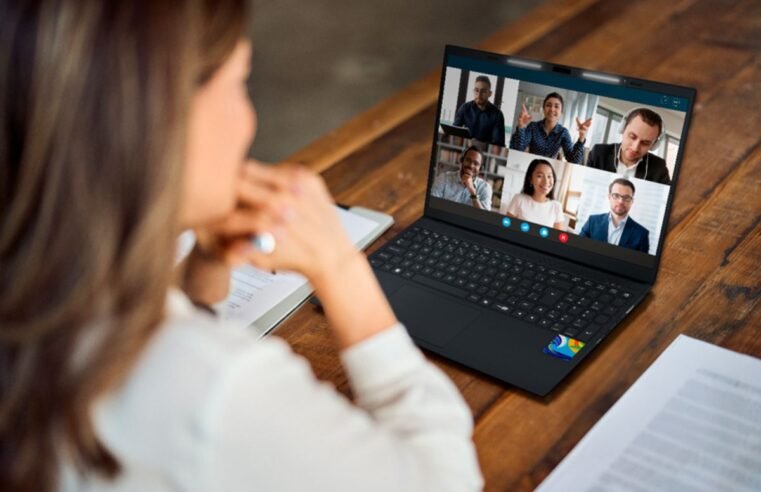 Notebook com Minitela e IA: inovação acessível da Positivo Vision