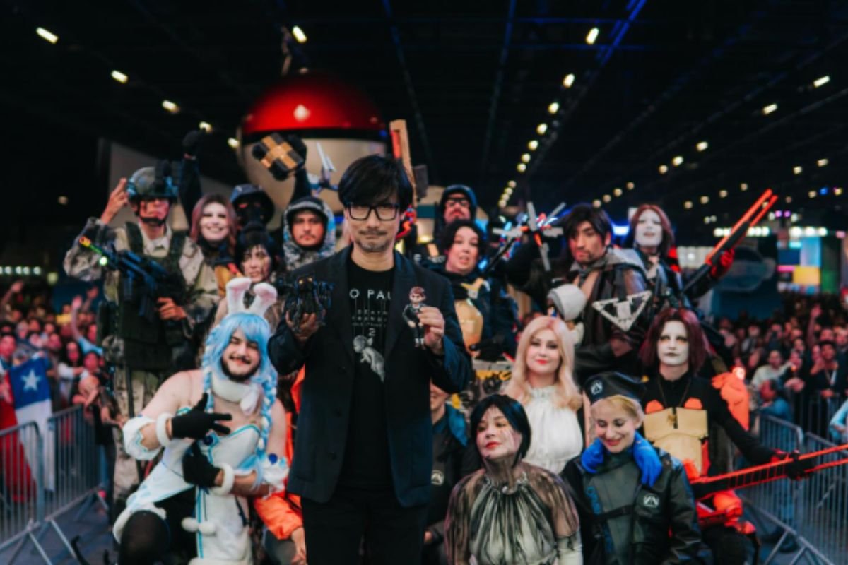 Cosplayer mato-grossensse encontra Hideo Kojima na Brasil Game Show