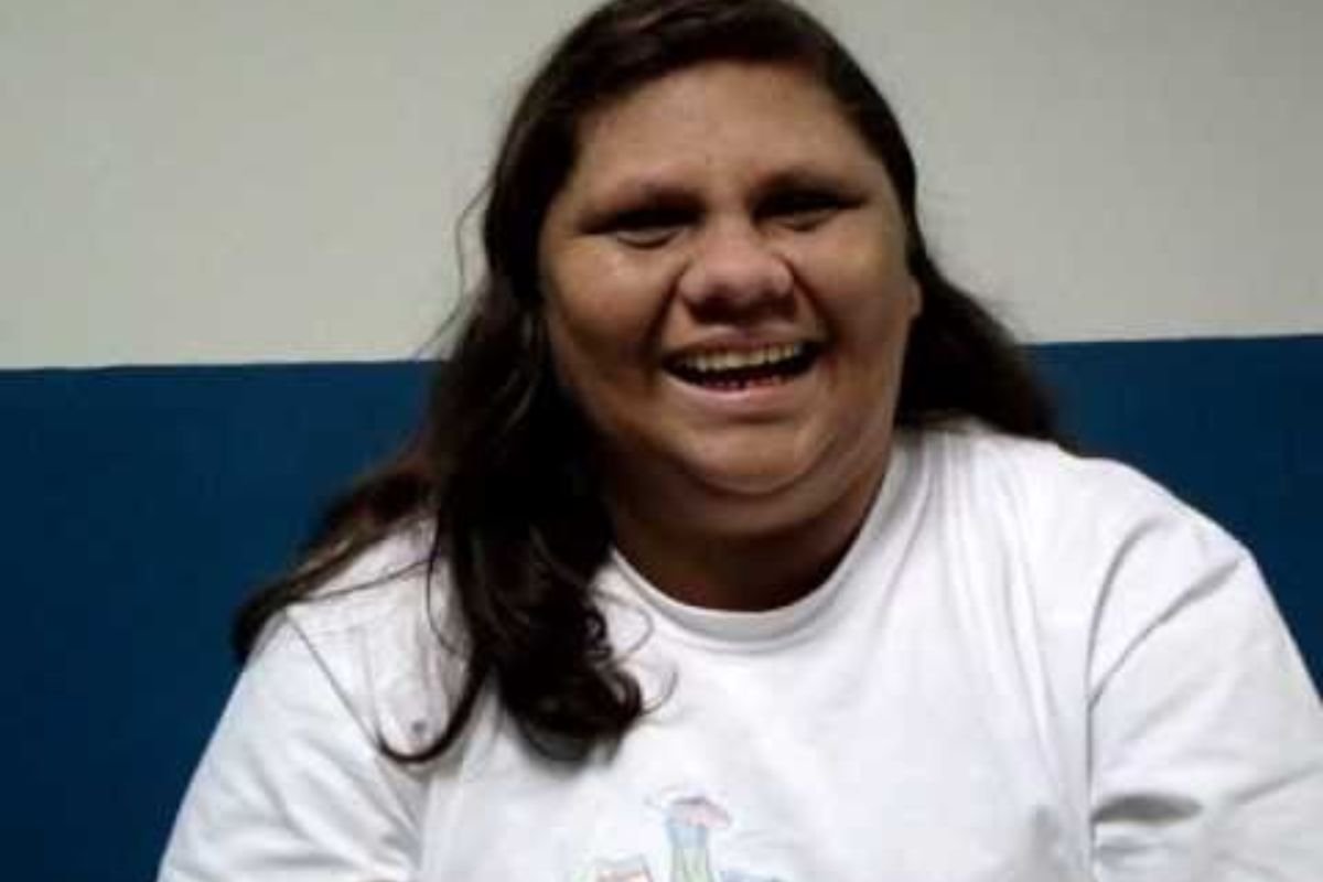 Voz de Naruto vence câncer e inspira mulheres com coragem