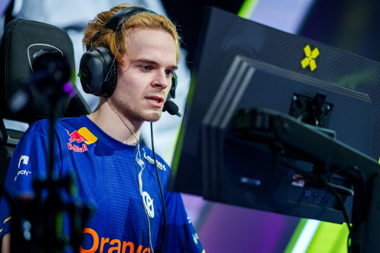 Erro da Riot entrega conta de pro player a desconhecido