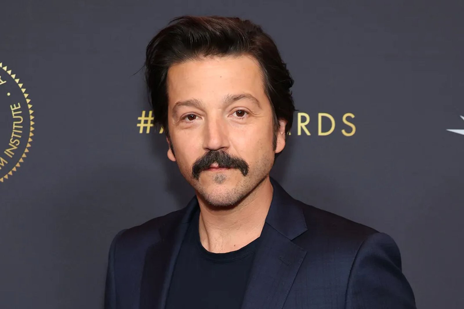 Live-action de Enrolados ganha reforço com Diego Luna no elenco