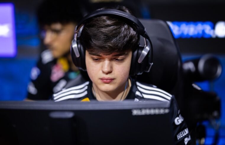 Jogador da FURIA machuca olho antes da estreia na EWC 2026