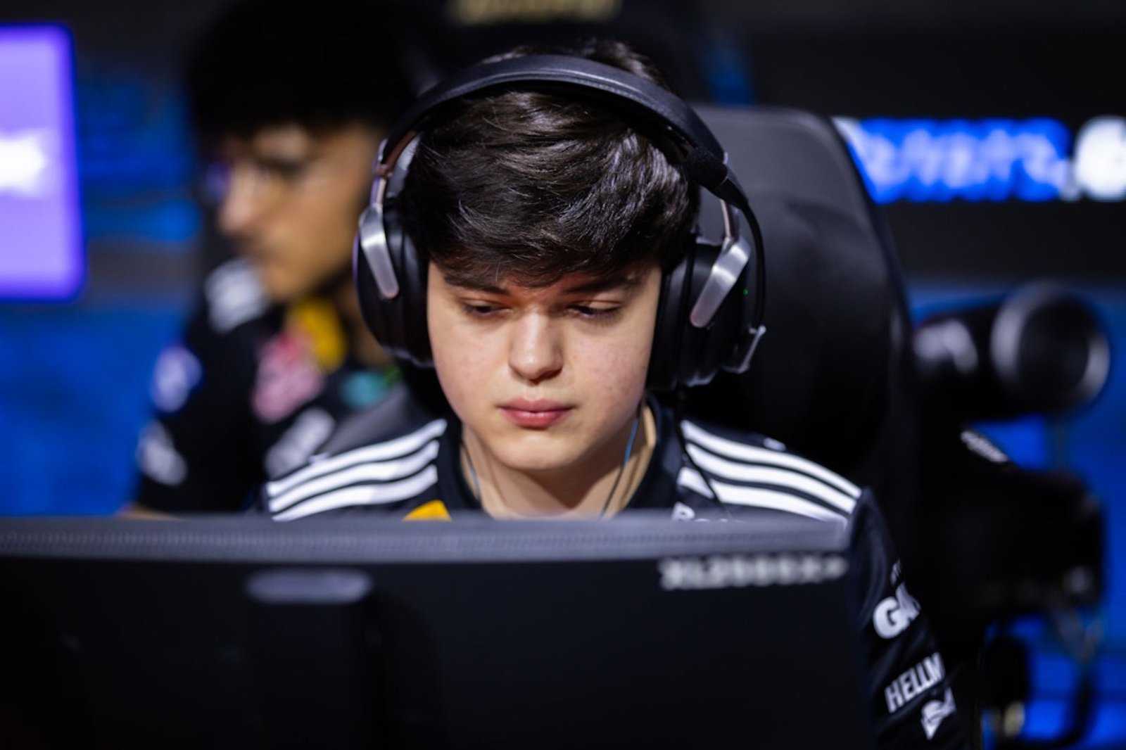 Jogador da FURIA machuca olho antes da estreia na EWC 2026
